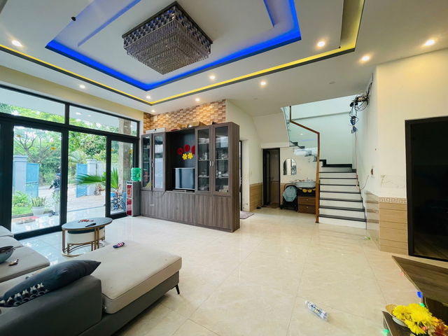 BÁN BIỆT THỰ 2 TẦNG, DT250M2 - KHU ĐÔ THỊ GOLDEN HILL, CẠNH NGUYỄN TẤT THÀNH - CHỈ 6.25 TỶ - Ảnh 2