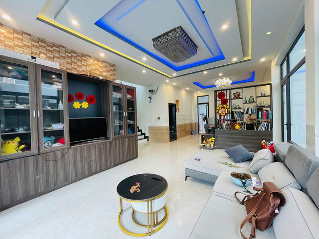 BÁN BIỆT THỰ 2 TẦNG, DT250M2 - KHU ĐÔ THỊ GOLDEN HILL, CẠNH NGUYỄN TẤT THÀNH - CHỈ 6.25 TỶ - Ảnh 1