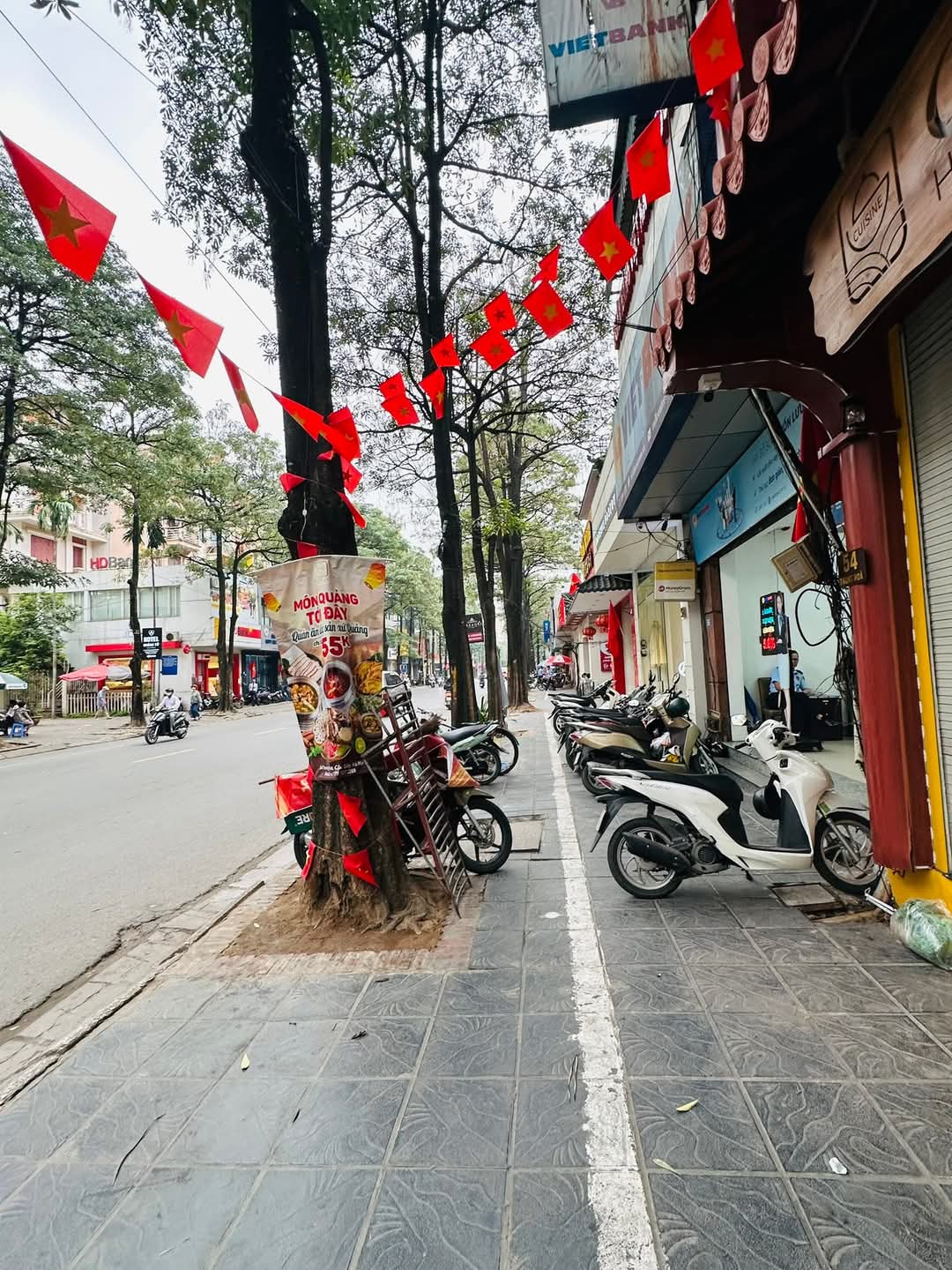 MẶT PHỐ TRUNG HOÀ CẦU GIẤY, VỊ TRÍ KINH DOANH ĐẮC ĐỊA, HIẾM NHÀ BÁN THANG MÁY KINH DOANH. DT 136M2 GIÁ CHÀO 84.5 TỶ - Ảnh chính