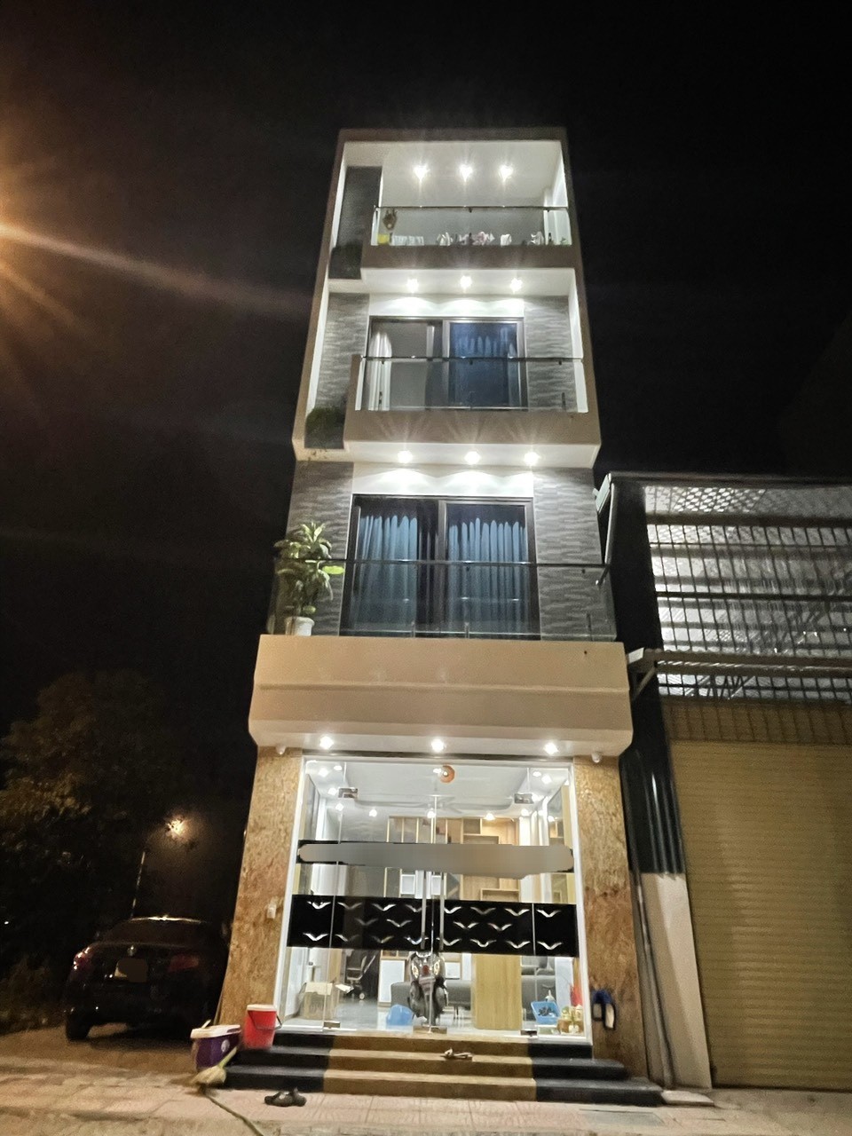 Nhà dân xây cạnh Nhổn Gara, kinh doanh xe tải, giá 10.5 tỷ - Ảnh 1