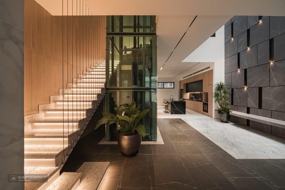 **Bán nhà HXH Bạch Đằng, phường 2, quận Tân Bình; (4*17) 3 tầng - 11,7 tỷ - Ảnh chính