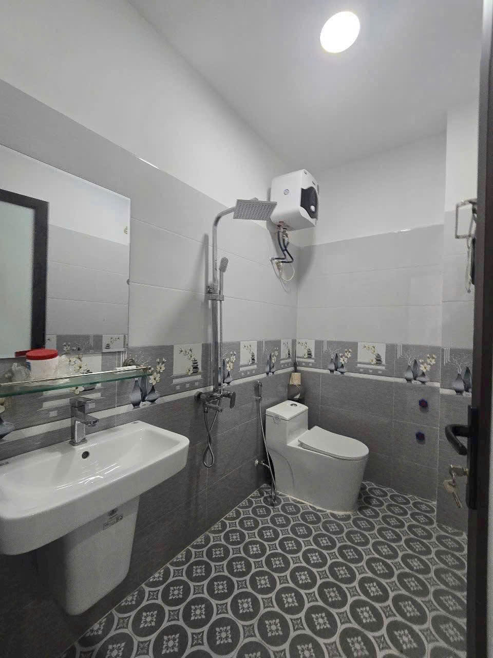 Nhà 3 tầng - Căn góc - gần chợ - ô tô đỗ cửa - full tiện ích xung quanh - Ảnh 2