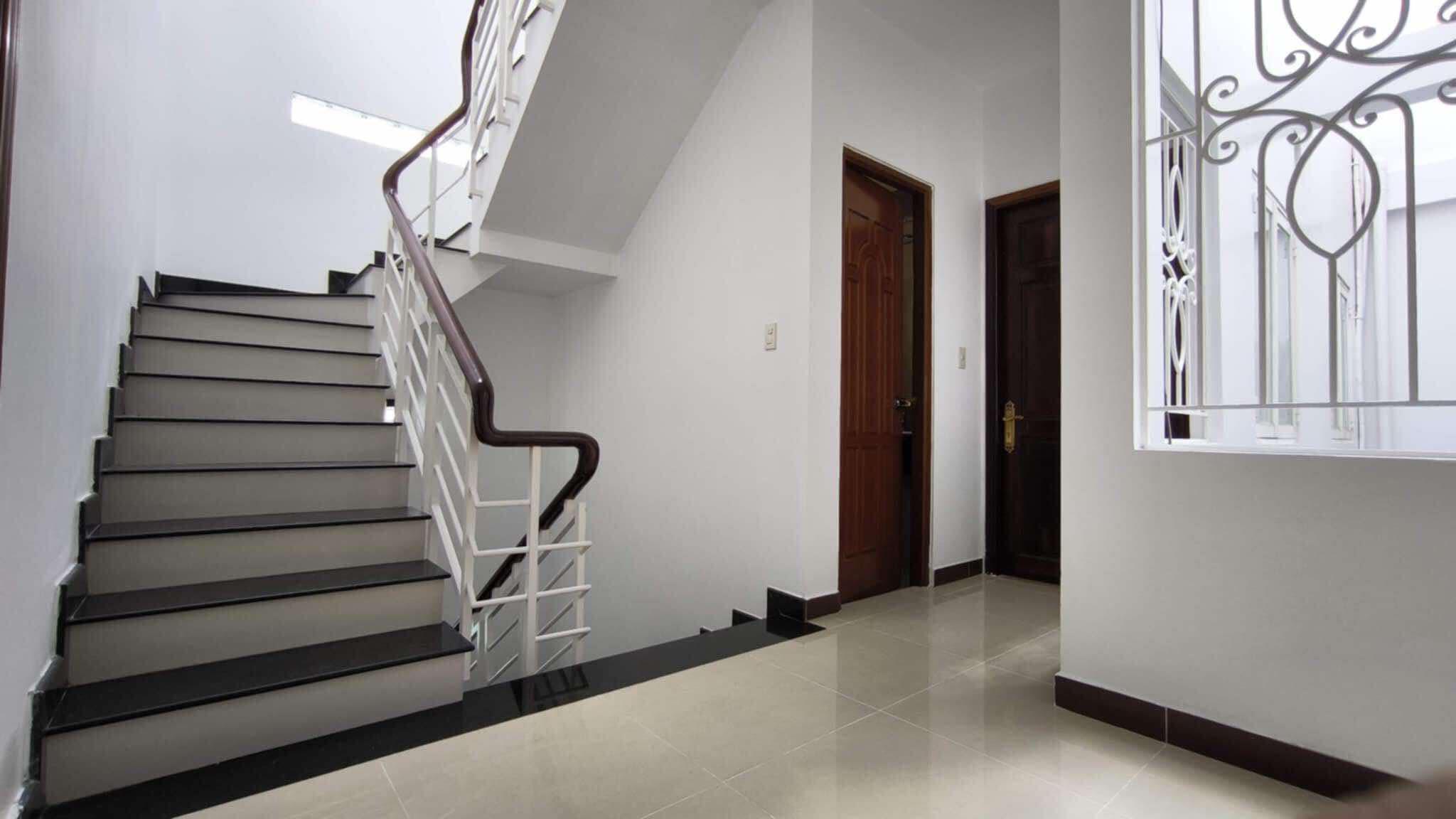 LÊ VĂN SỸ - ĐẸP NGANG 5m x 15m - XÂY 5 TẦNG - Ô TÔ ĐỂ BÊN TRONG- CHỦ XÂY TÂM HUYẾT - SẴN 5PN MASTER - Ảnh 2
