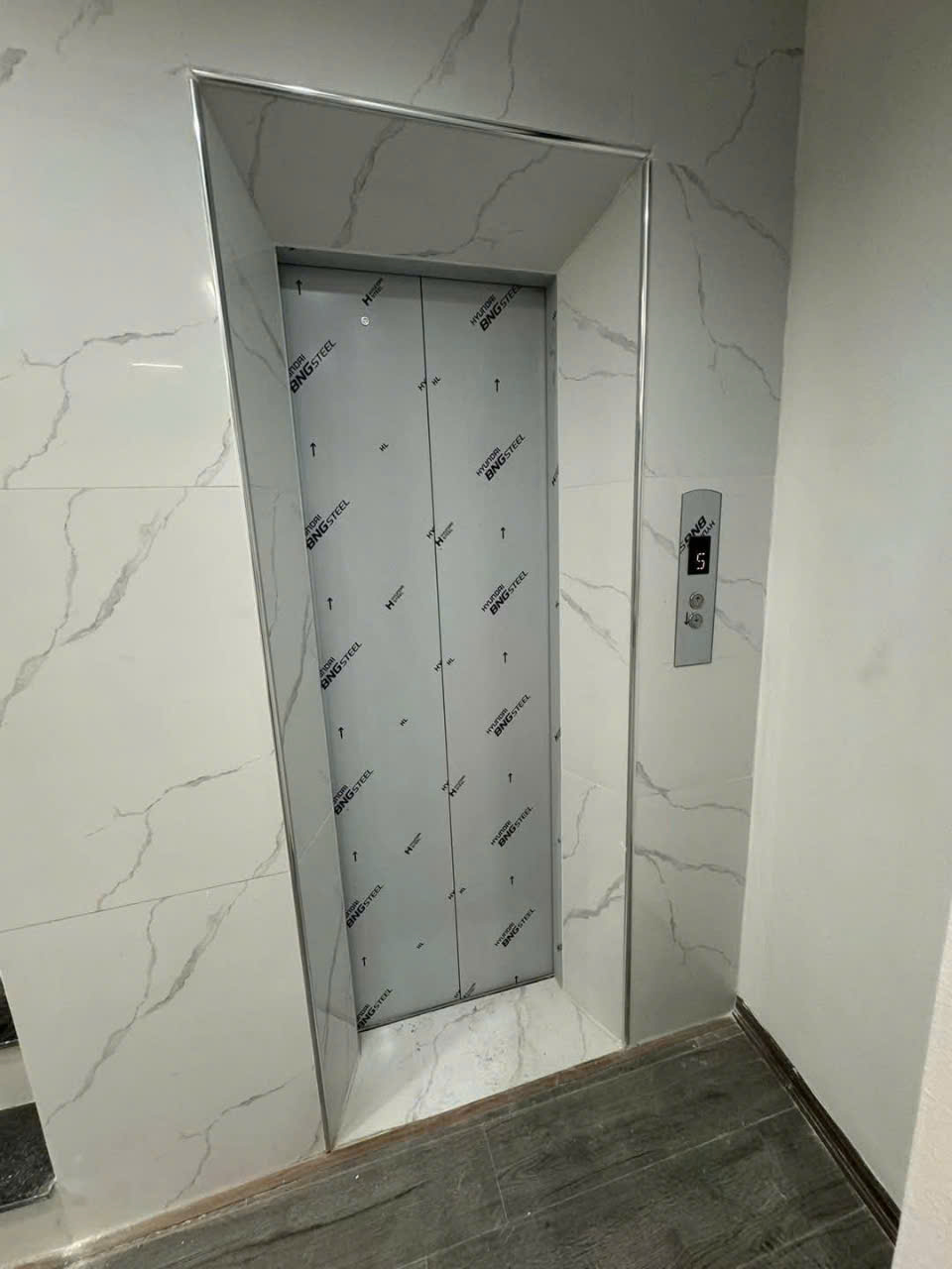 Bán nhà Mễ Trì 30m2 6 tầng thang máy cách ô tô 10m giá nhỉnh 6 tỷ - Ảnh chính