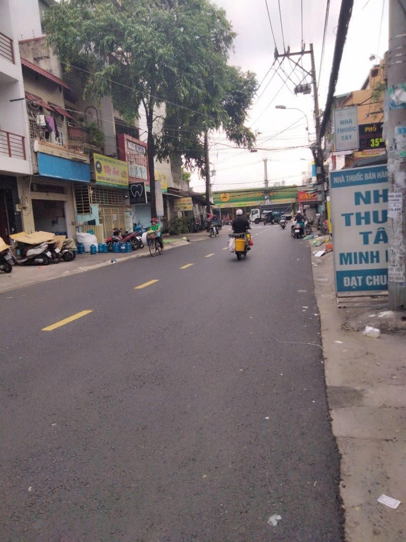 Bán nhà Mặt tiền đường Thạch Lam - gần Thoại Ngọc Hầu, 5.3x26.5m, Cấp 4, tiện xây, 16.9 tỷ - Ảnh 2