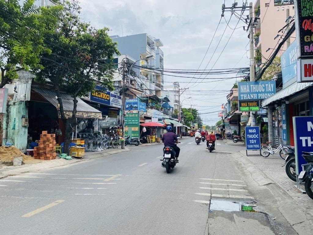 HẺM XE HƠI 5M LIÊN KHU 8-9 - GIÁP GÒ XOÀI BÌNH LONG - NHÀ CŨ TIỆN XÂY MỚI HOẶC CHO THUÊ GIỮ TIỀN - - Ảnh chính