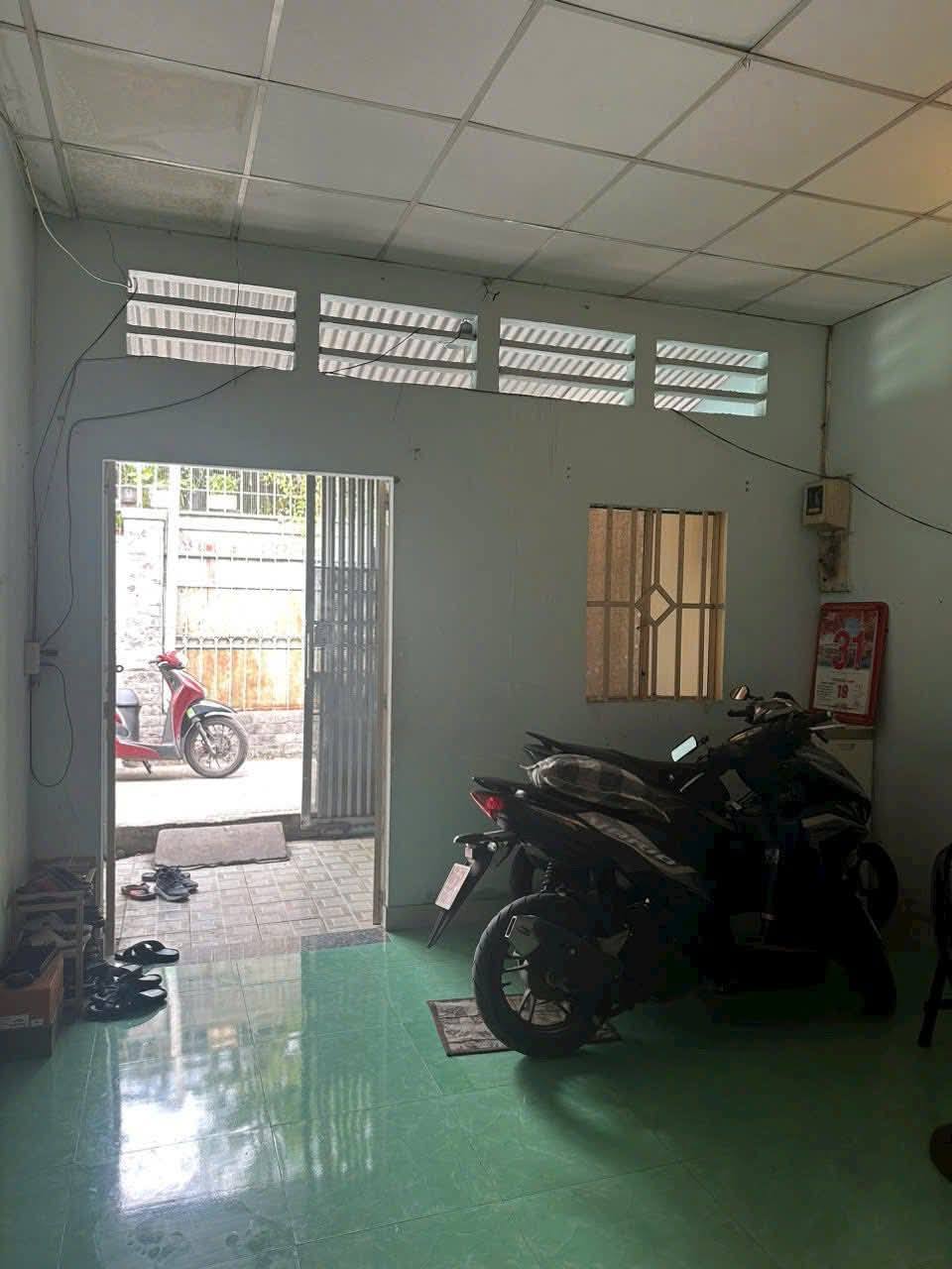 HẺM XE HƠI 5M LIÊN KHU 8-9 - GIÁP GÒ XOÀI BÌNH LONG - NHÀ CŨ TIỆN XÂY MỚI HOẶC CHO THUÊ GIỮ TIỀN - - Ảnh 2