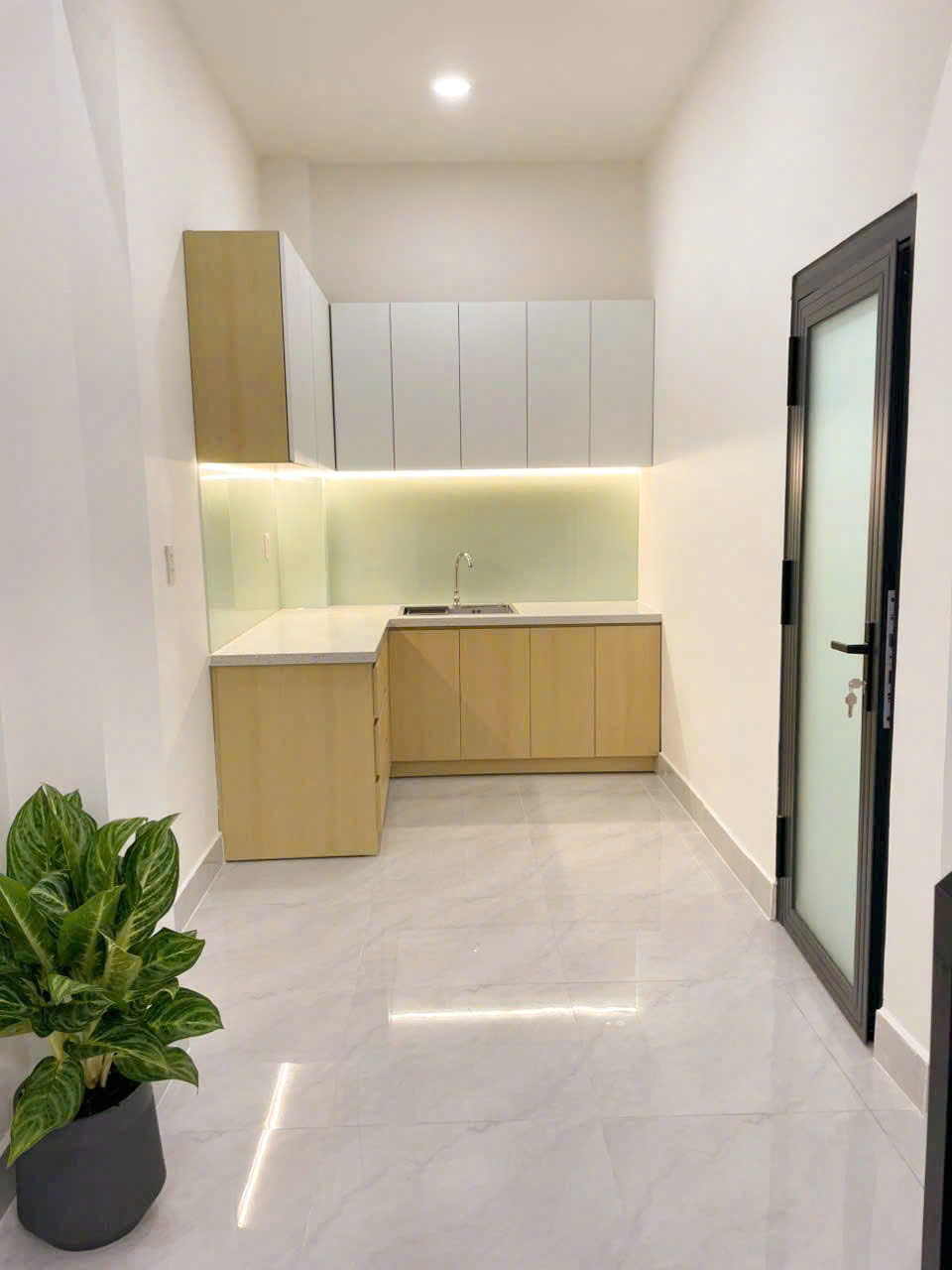 Nhà mới 1 lầu, 1PN tầng trệt, 2PN trên lầu P12Q8 - Ảnh 1