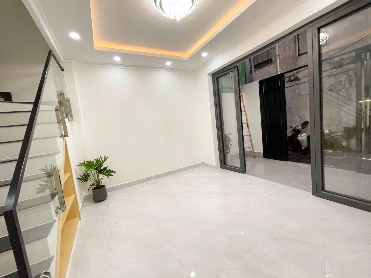 Nhà mới 1 lầu, 1PN tầng trệt, 2PN trên lầu P12Q8 - Ảnh 2