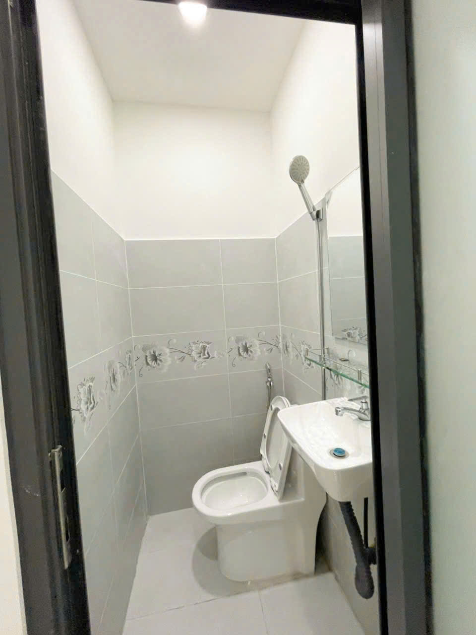 Nhà mới 1 lầu, 1PN tầng trệt, 2PN trên lầu P12Q8 - Ảnh 3