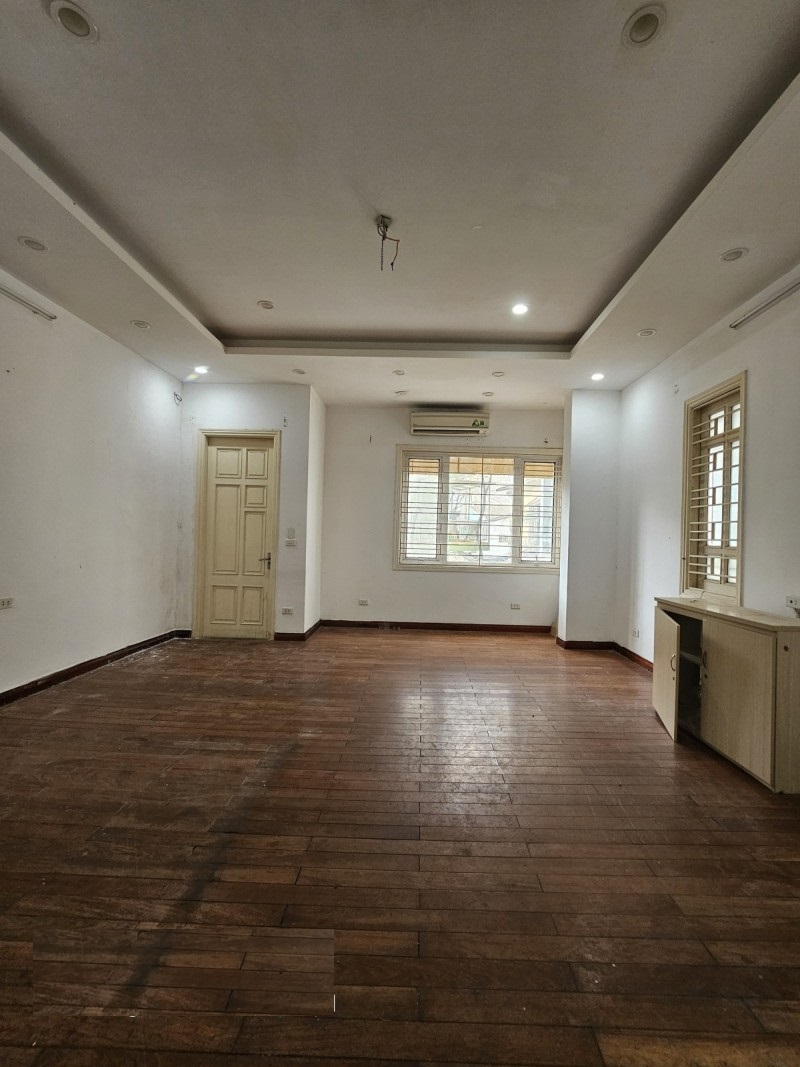 PHÂN LÔ NGUYỄN CHÁNH, CẦU GIẤY, LÔ GÓC, Ô TÔ TẢI QUAY ĐẦU TRƯỚC NHÀ ĐƯỢC, MẶT TIỀN HƠN 5M, KINH - Ảnh chính