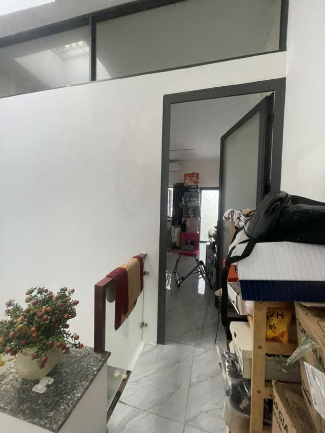 GIÁ MỀM NHẤT QUẬN TÂN PHÚ : 3.98 TỶ - Kênh Tân Hóa - P. HÒA THẠNH - Nhà mới đẹp ở ngay 1 trệt 1 - Ảnh 2