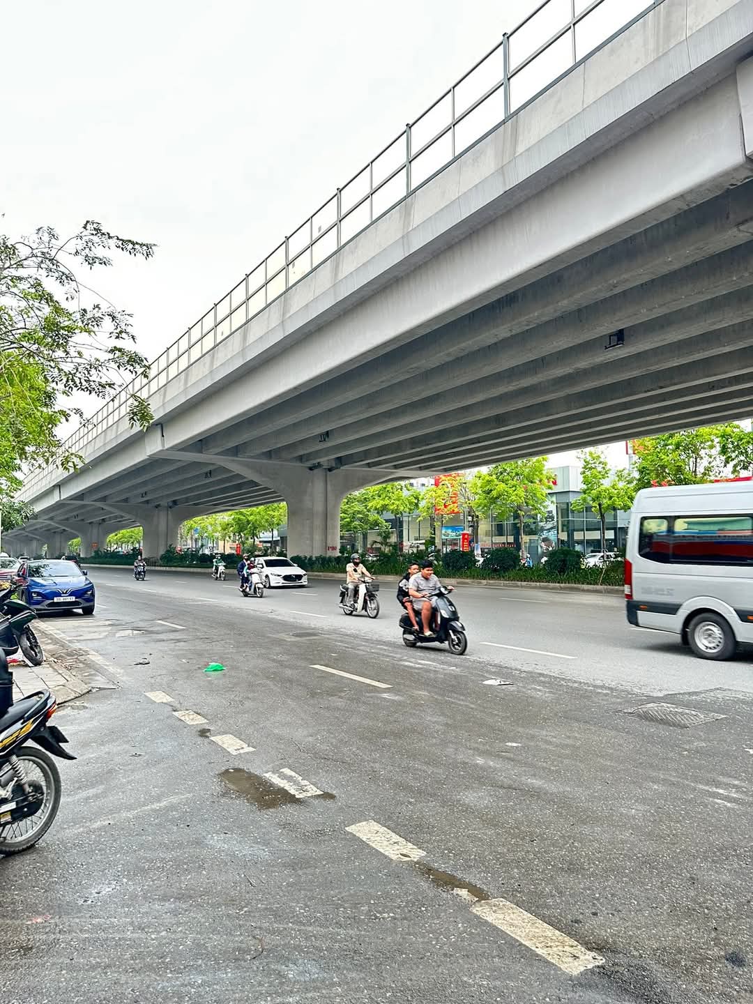 MẶT ĐƯỜNG PHẠM VĂN ĐỒNG BẮC TỪ LIÊM, VỊ TRÍ ĐẸP VỈA HÈ ĐÁ BÓNG KINH DOANH. DT 212M2 GIÁ 98.5 TỶ - Ảnh chính