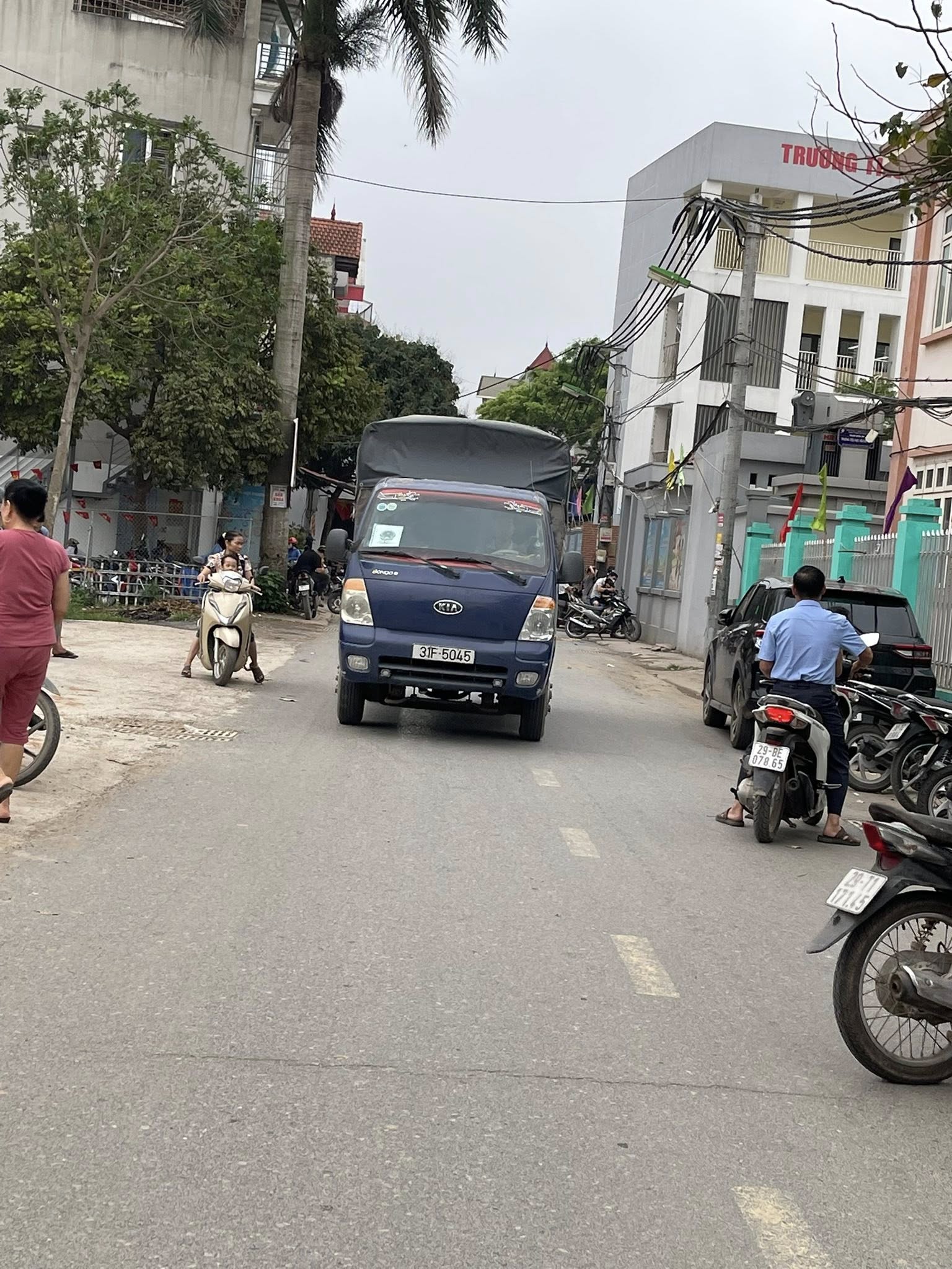Bán đất tặng nhà cấp 4 ở luôn hoặc cho thuê tổ 14 Yên Nghĩa, Hà Đông - Ảnh 1