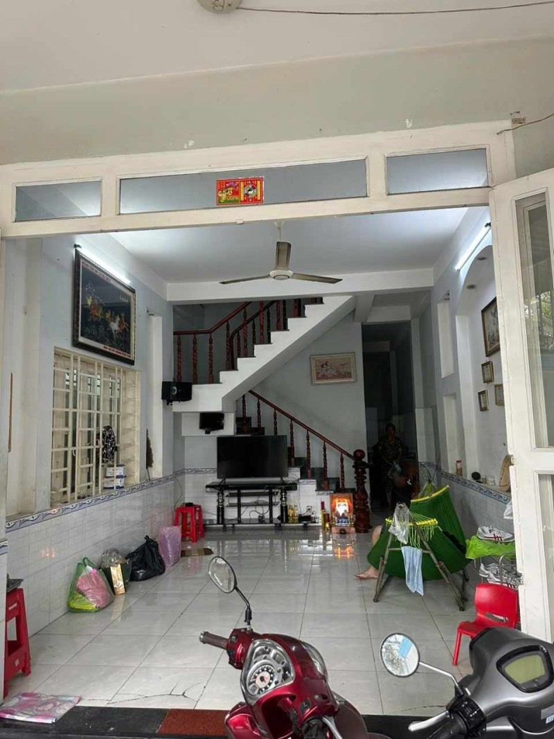 Bán nhà 3 Lầu 1 Trệt 100m2 Dĩ An,đường nhựa vài ô tô thông thoáng,gần chợ đêm - Ảnh 1