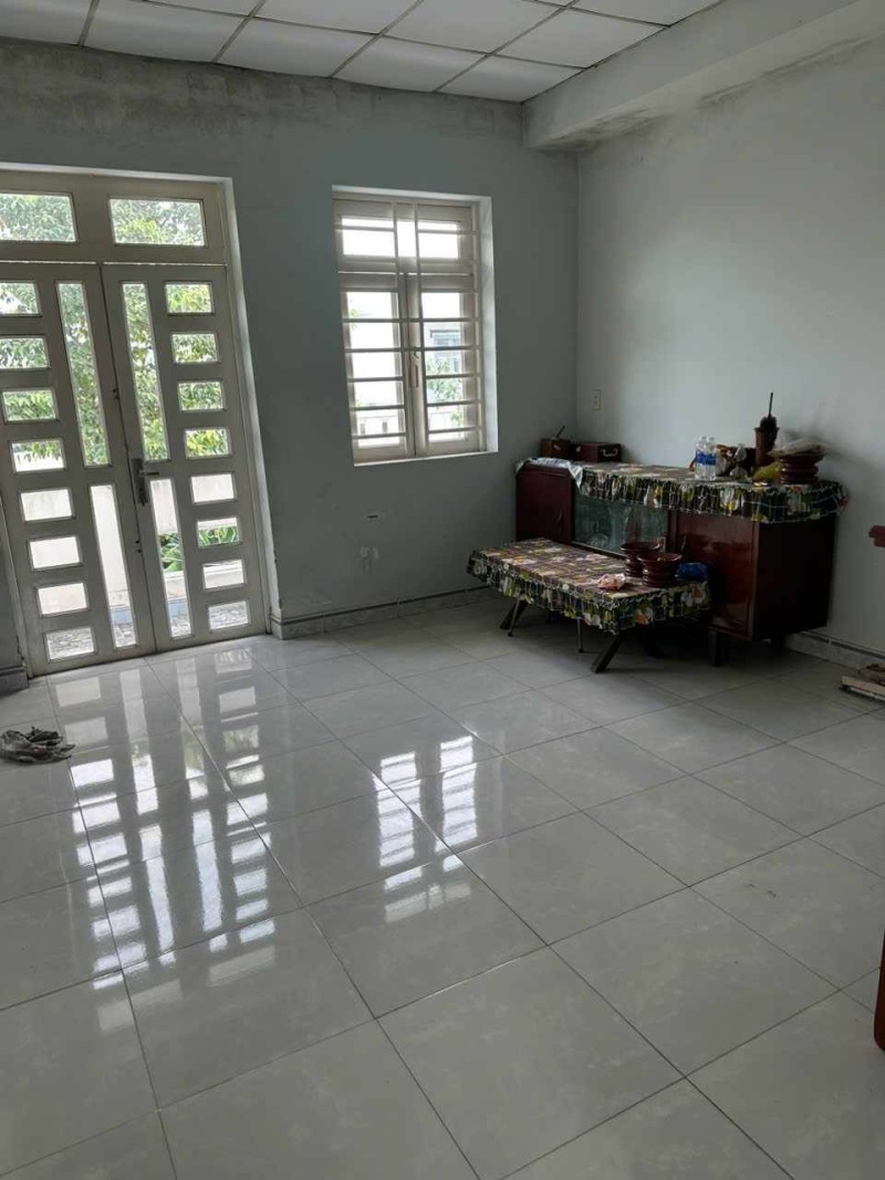 Bán nhà 3 Lầu 1 Trệt 100m2 Dĩ An,đường nhựa vài ô tô thông thoáng,gần chợ đêm - Ảnh 2
