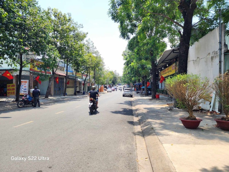 Bán nhà 3 Lầu 1 Trệt 100m2 Dĩ An,đường nhựa vài ô tô thông thoáng,gần chợ đêm - Ảnh 4