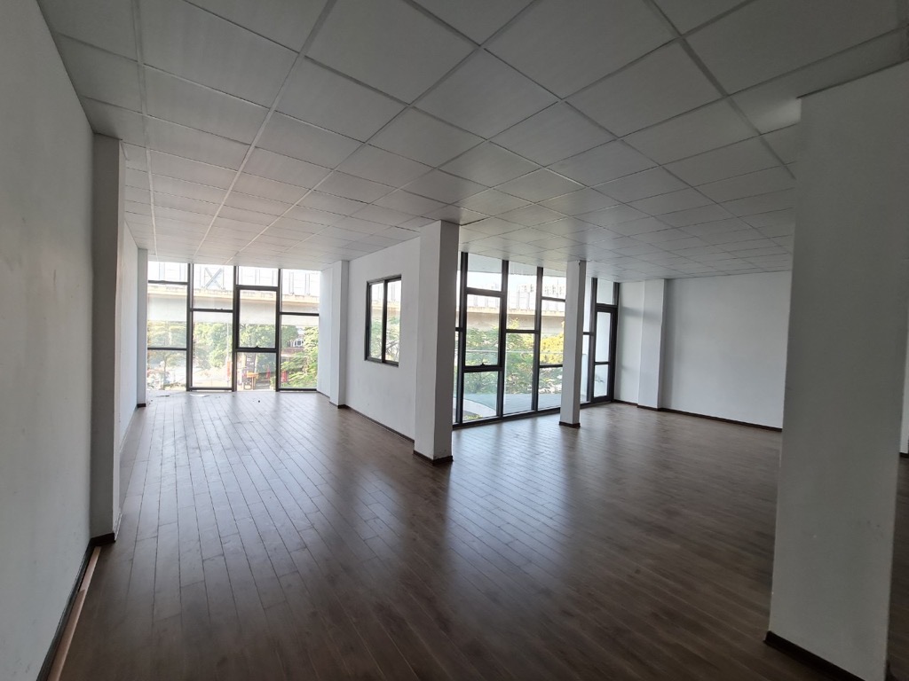 (Tin thật 100%) Bán tòa Building - VP 240m2 x 9 tầng tại mặt phố Hoàng Cầu - Cho thuê 3,9 tỷ/năm - Ảnh 1