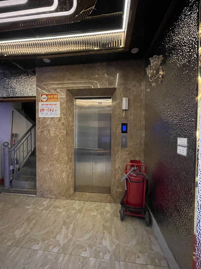Nhà Mặt Phố Trung Hòa. Cầu Giấy. Thang Máy. Ô Tô. Vỉa Hè. DT 132m2. MT 5,6m. Giá 84,9 Tỷ. - Ảnh 2