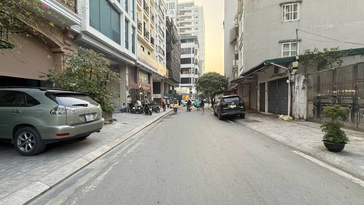 Bán Nhà Lạc Long Quân. Tây Hồ. Lô Góc. Ô Tô. Vỉa Hè. DT 432m2. MT 17m. 3 Tầng. Giá 180 Tỷ. - Ảnh chính