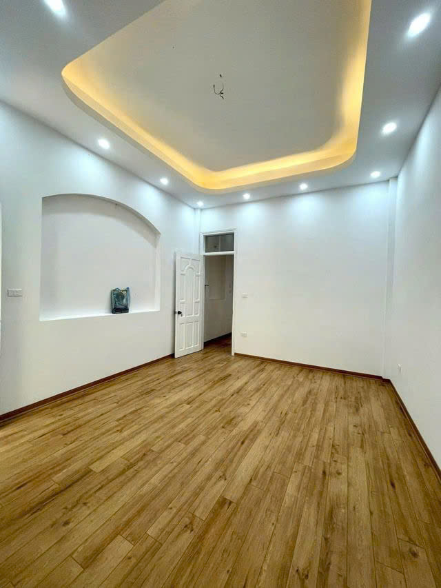 BÁN NHÀ ĐẸP PHÂN LÔ Ô TO CHÁNH Nguyễn Trng Tiền- Đống Đa  54mâ,X 5 tầng,22.5 tỷ. - Ảnh chính