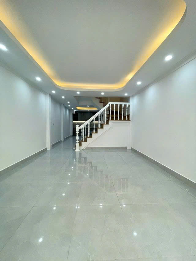 BÁN NHÀ ĐẸP PHÂN LÔ Ô TO CHÁNH Nguyễn Trng Tiền- Đống Đa  54mâ,X 5 tầng,22.5 tỷ. - Ảnh 3