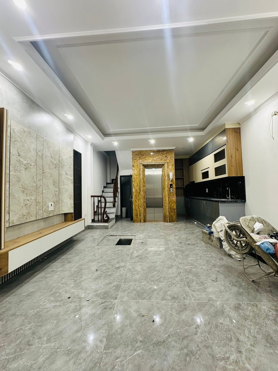BÁN NHÀ ĐỘI CẤN - 6 TẦNG THANG MÁY, 2 THOÁNG, NGÕ NÔNG, 3 GÁC ĐỖ CỬA - GIÁ 7.5 TỶ - Ảnh chính