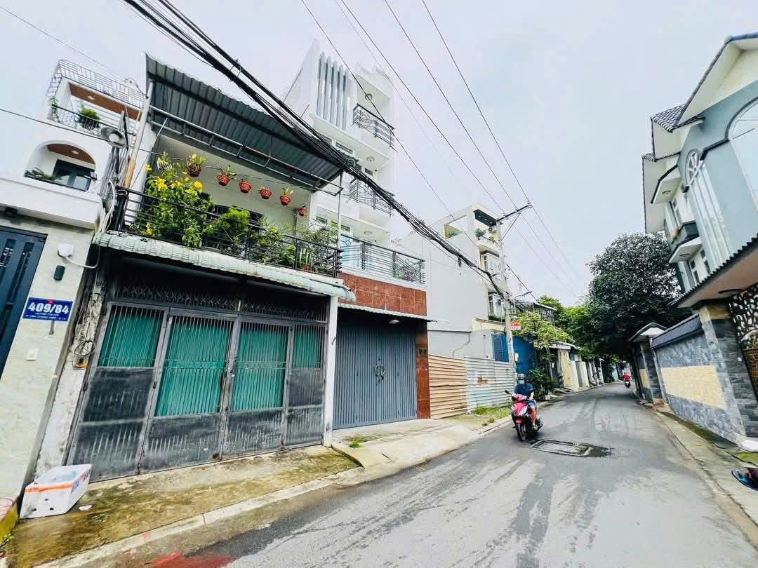 NHÀ 2 TẦNG (4x14) - GIÁ CHỈ 4.25 TỶ - MẶT TIỀN NHỰA XE TẢI TRÁNH – GẦN ĐẠI HỌC Q.12 - Ảnh 1