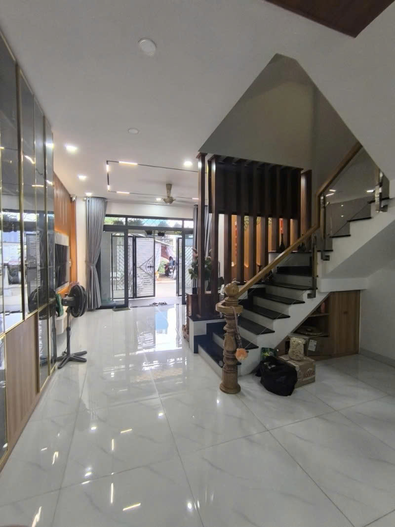 Bán nhà 4 tầng, 75m², 4PN, 4WC, Q.2, 9.6 tỷ, sổ hồng - Ảnh 1