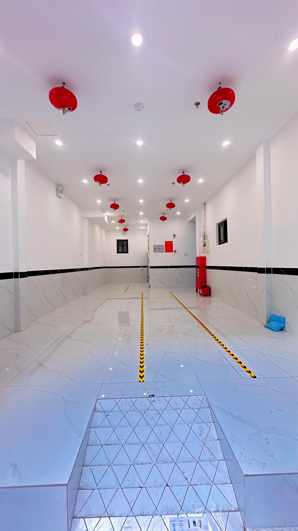 Bán CCMN 75m2 x 7Tầng, Thang máy, Vũ Ngọc Phan, Đống Đa, doanh thu 100tr/th. - Ảnh chính