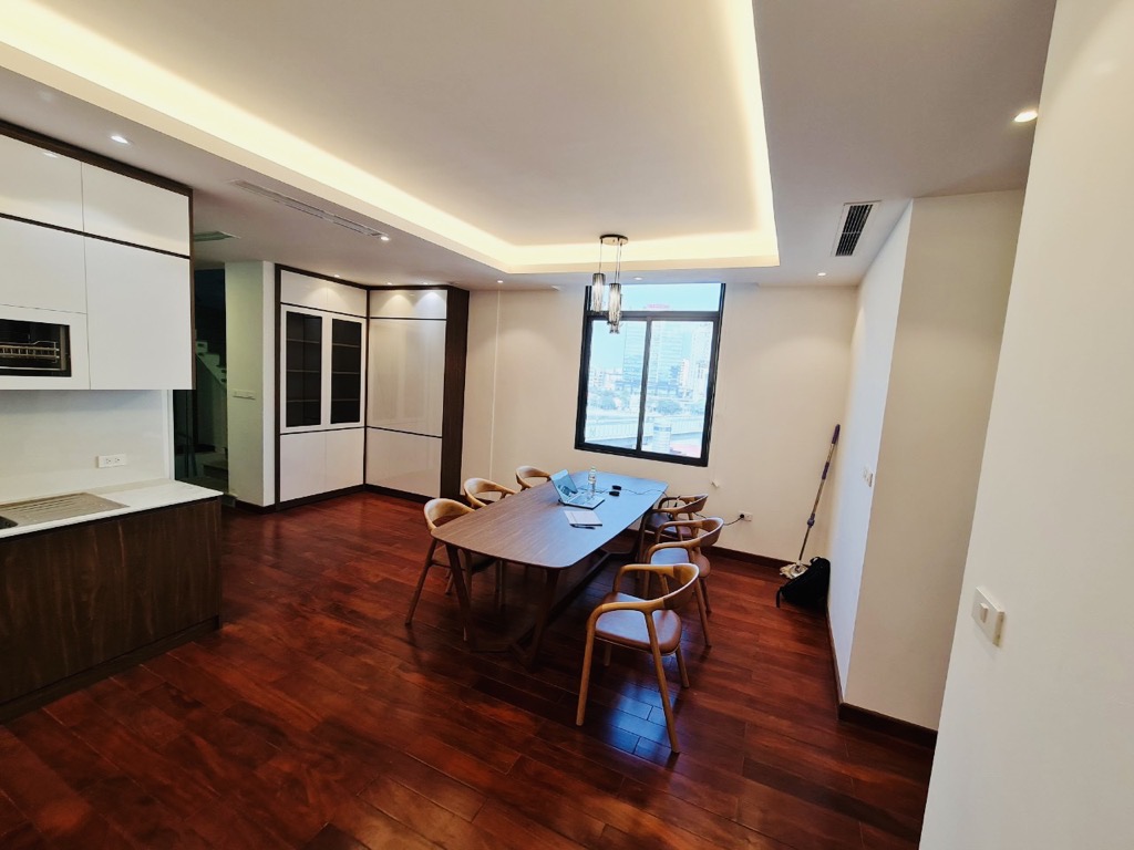 (Tin thật 100%) Bán tòa Building - VP 240m2 x 9 tầng tại mặt phố Hoàng Cầu - Cho thuê 3,9 tỷ/năm - Ảnh 2