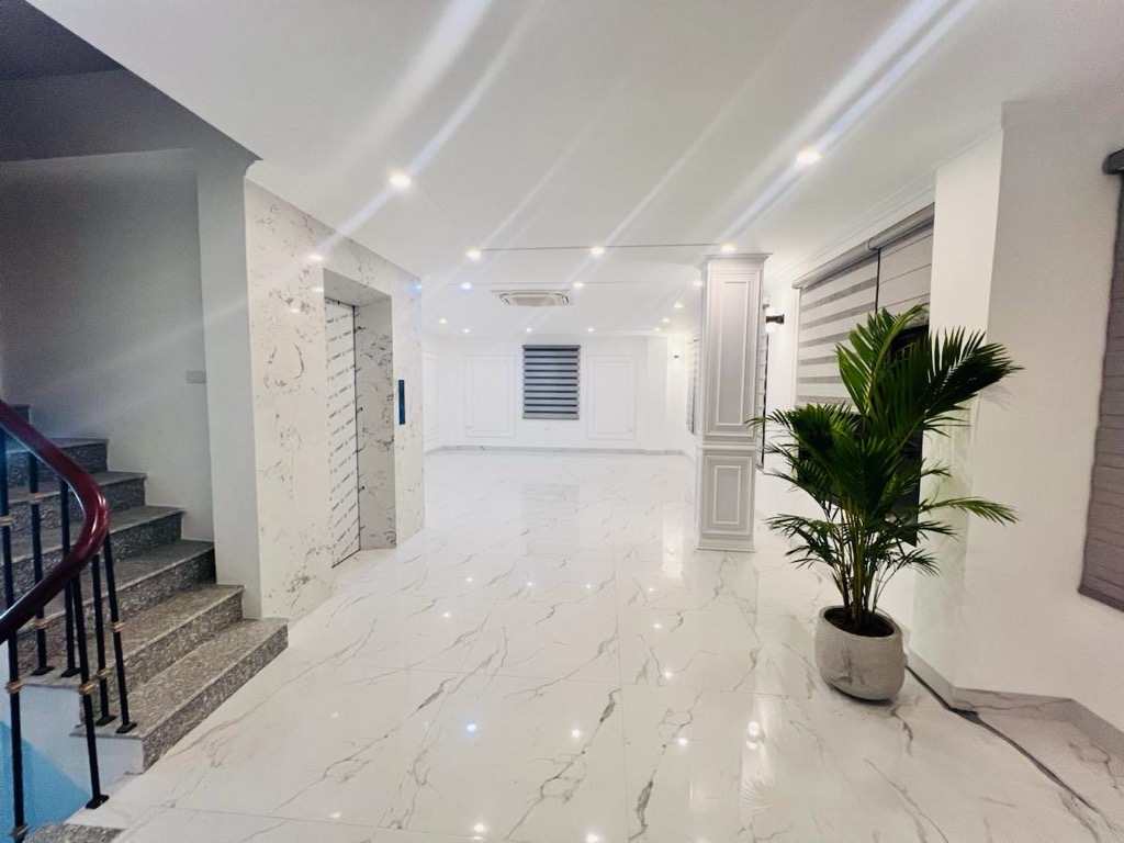 (Tin thật 100%) Bán tòa Building - VP 240m2 x 9 tầng tại mặt phố Hoàng Cầu - Cho thuê 3,9 tỷ/năm - Ảnh 1