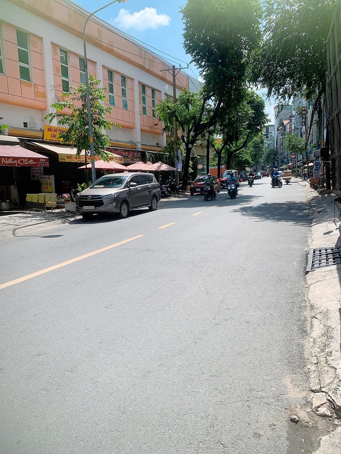 Bán nhà mặt tiền kinh doanh Nguyễn Thái Bình, P4, Tân Bình, 72m2, 3 tầng. 6 phòng ngủ - Ảnh 4
