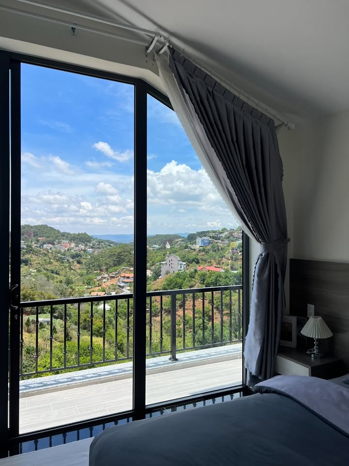 BÁN VILLA ĐẸP – VIEW THUNG LŨNG – DOANH THU ỔN ĐỊNH 100TR+/THÁNG] - Ảnh 1