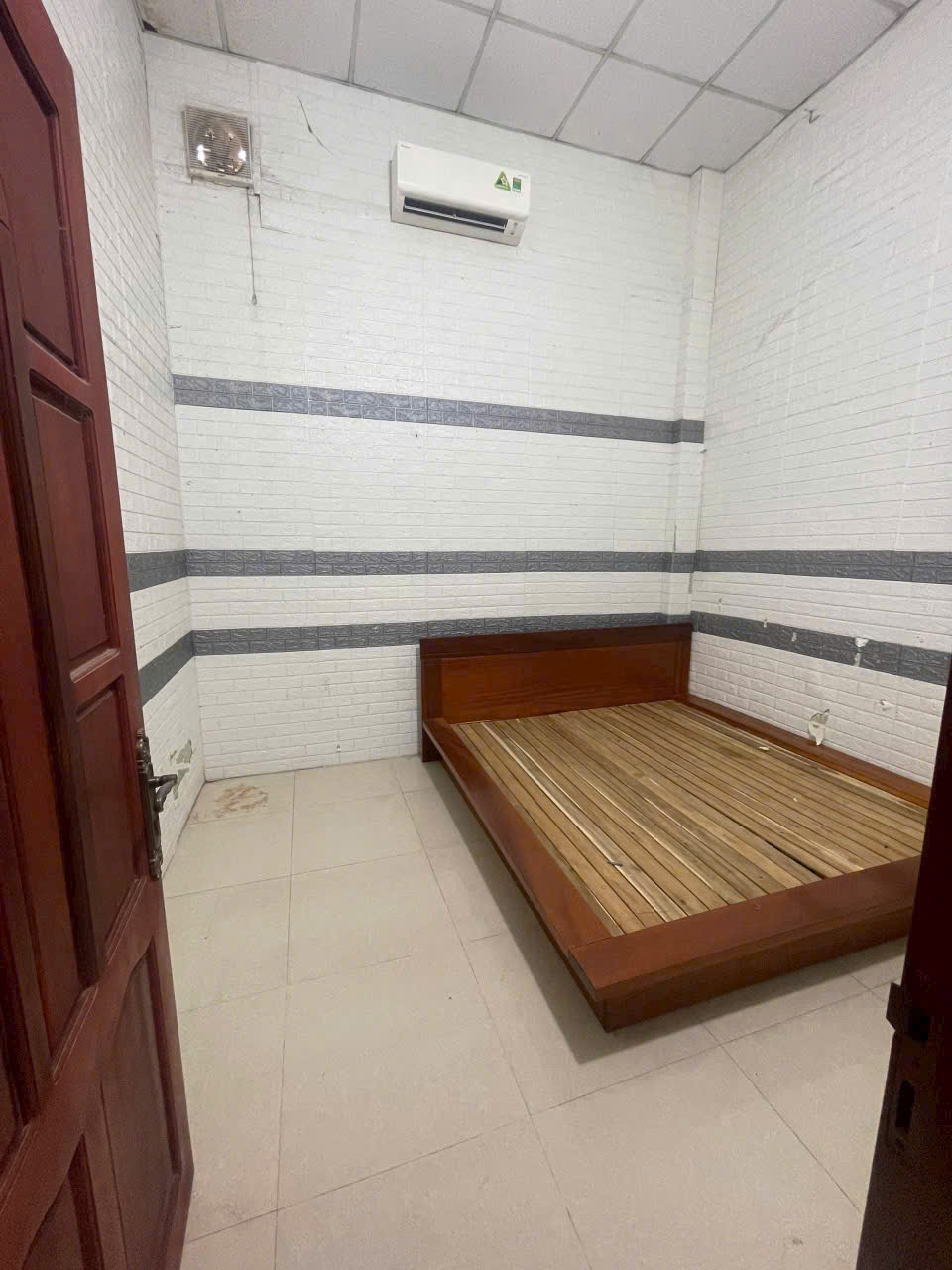 Cho Thuê nhà gần chợ 26, Khu Quân Đoàn 4, đường lớn, chỉ 5,5tr - Ảnh 3
