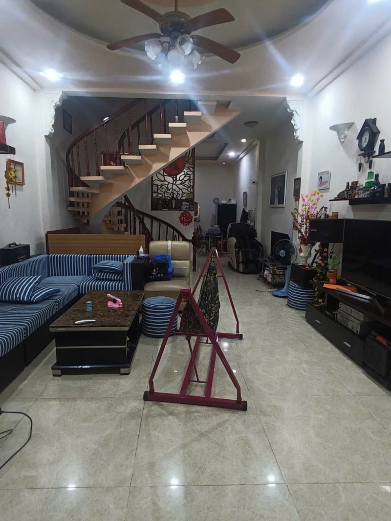 Bán nhà mặt phố Q.9, 77m², 7.4 tỷ, 3PN, sổ hồng - Ảnh 1