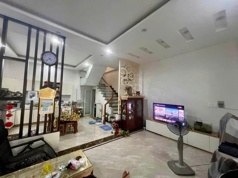 BÁN GẤP NHÀ 3 TẦNG LINH XUÂN – 90M² – HẺM Ô TÔ 7 CHỖ – GIÁ TỐT KHÓ TIN – DI CHUYỂN MỌI NƠI DỄ DÀNG - Ảnh 3