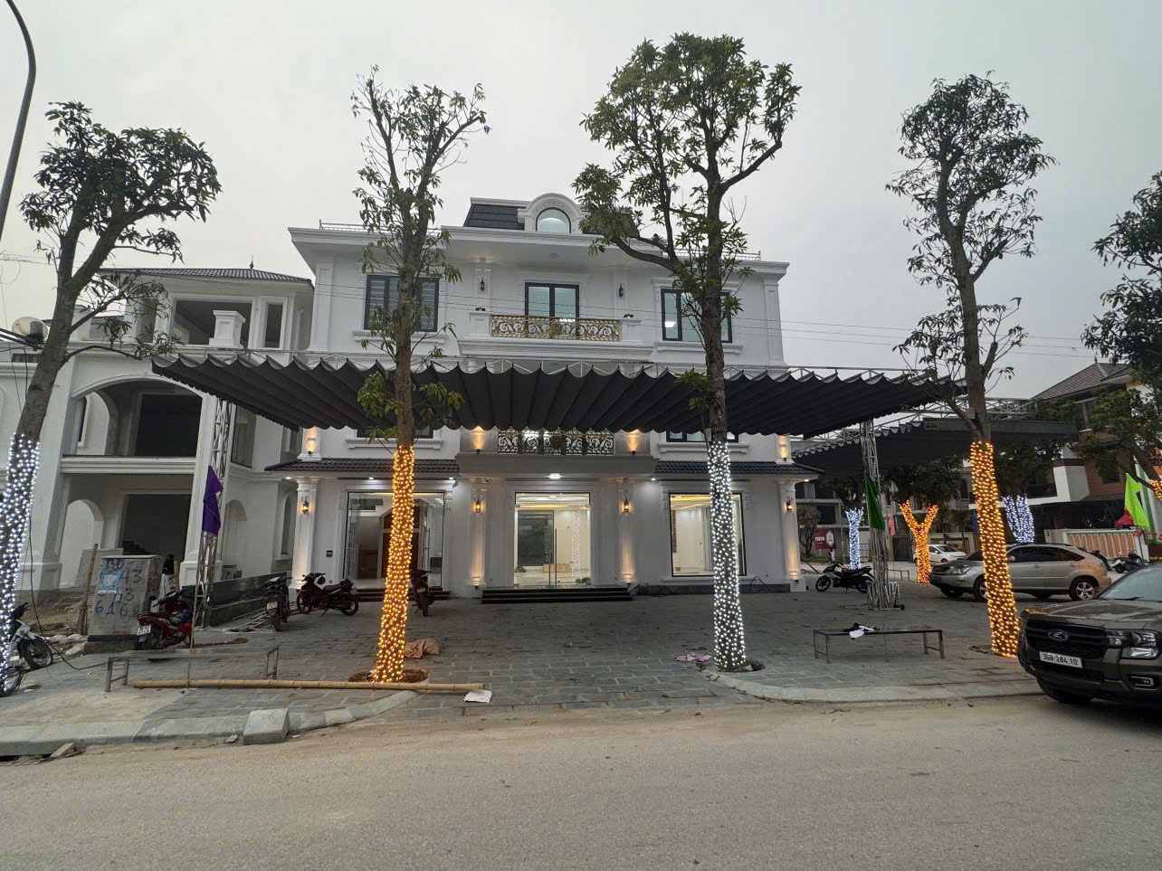 Cho thuê tầng 2,3,4 căn biệt thự mới 100% địa chỉ BT35 đường Trịnh Kiểm, phường Quảng Thành, TPTH ( - Ảnh chính