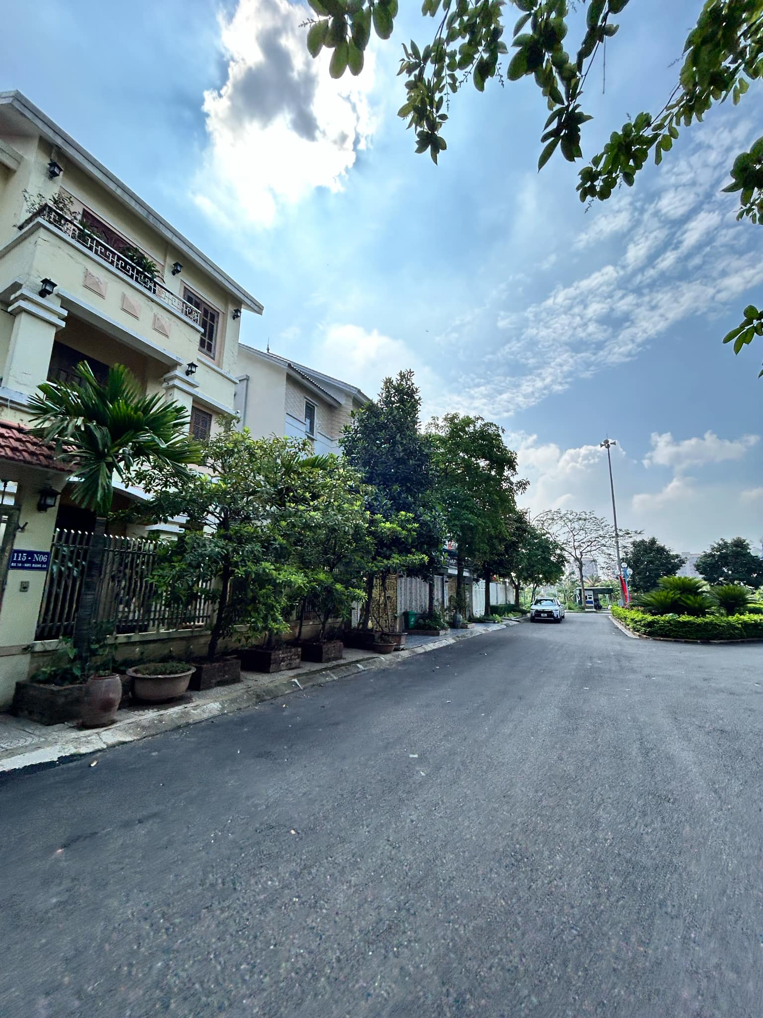 Bán biệt thự khu đô thị Đặng Xá-Gia Lâm, 225m2,4 tầng 2 mặt tiền  view vườn hoa - Ảnh 1