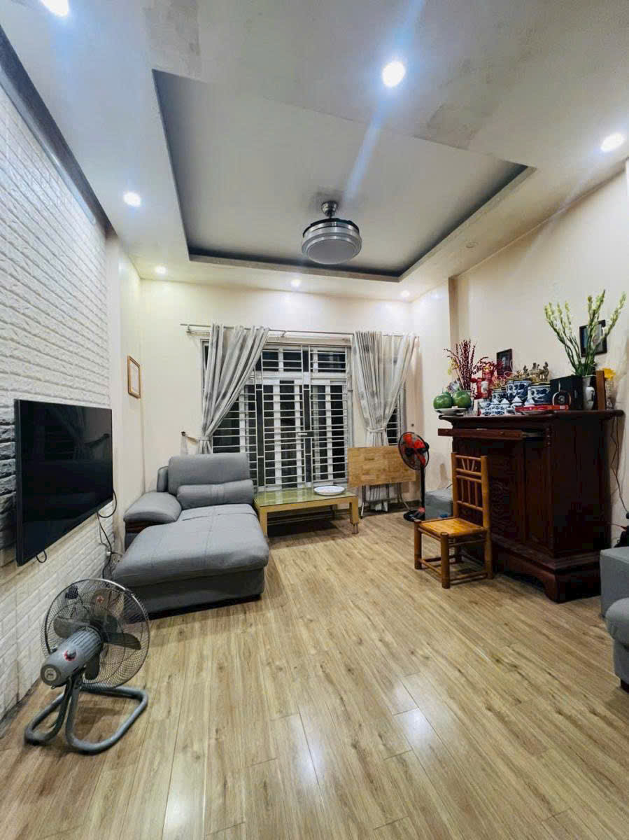Bán Nhà Phố Trung Liệt trung tâm Đống Đa DT 33m2 x 5 tầng MT 4.1m Giá 8.99 Tỷ - Ảnh chính