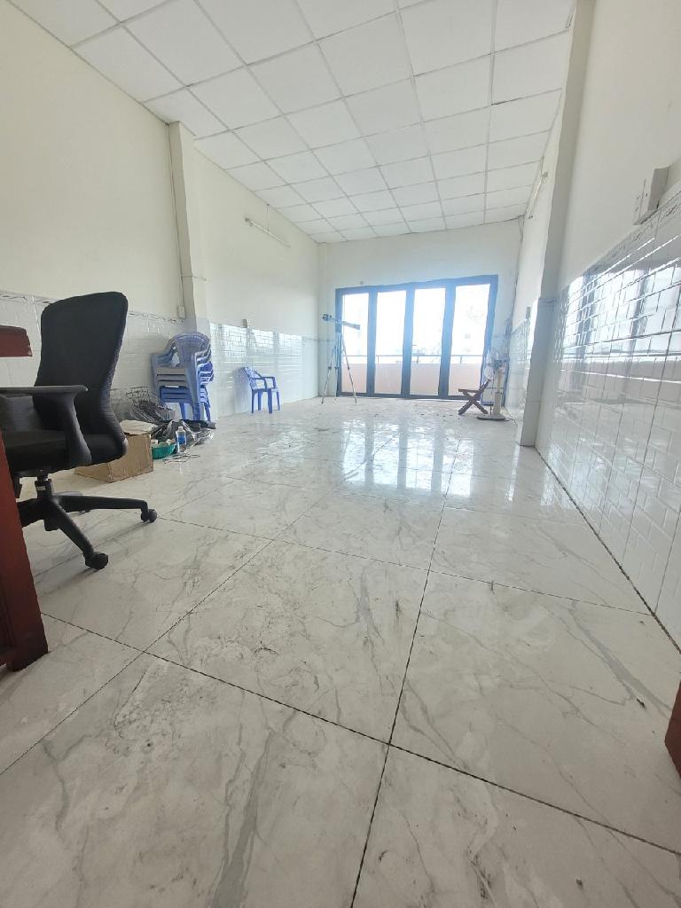 Bán nhà Tạ Quang Bửu, 35tr/ tháng, Phân lô, 250m2, chỉ 11 tỷ 2 - Ảnh 1