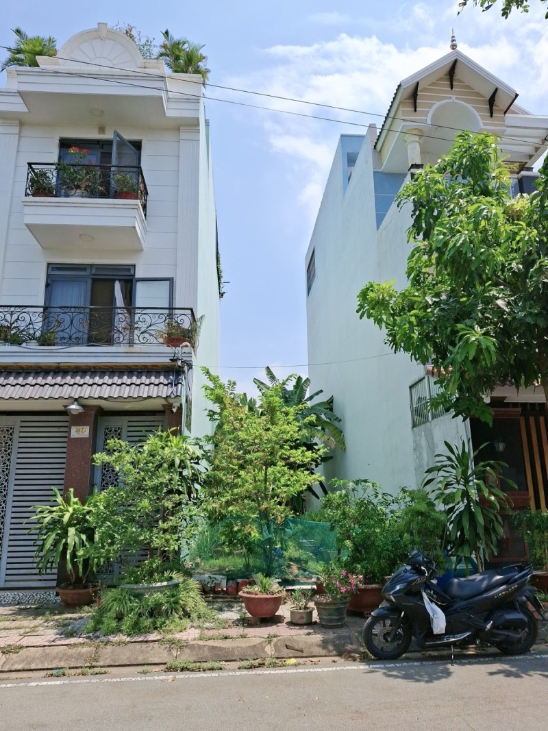 Bán đất KHU PHÂN LÔ Q9, Phân lô 5mx25m, phù hợp xây nhà cao tầng để ở hoặc CHDV cho thuê giá cao. - Ảnh chính