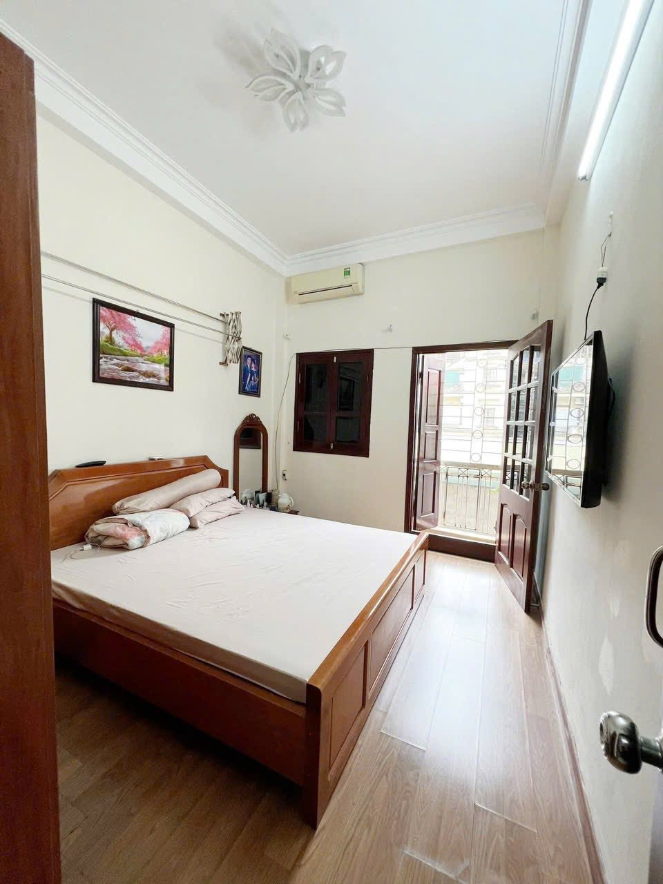 BÁN NHÀ PHÂN LÔ 93 HOÀNG VĂN THÁI - DT: 52x5T. MT: 5.3m. Ga ra oto - Ảnh 3