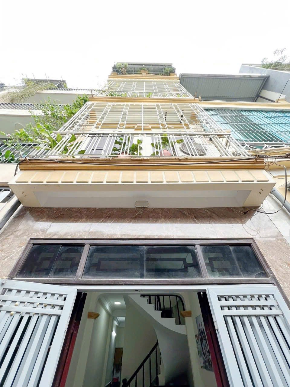 BÁN NHÀ PHÂN LÔ 93 HOÀNG VĂN THÁI - DT: 52x5T. MT: 5.3m. Ga ra oto - Ảnh chính