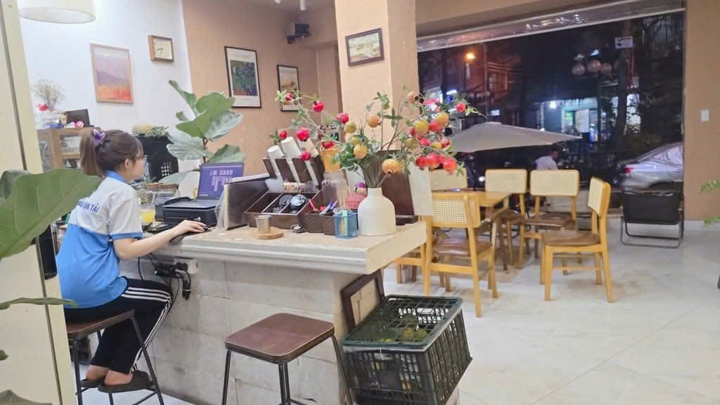 BÁN NHÀ PHÂN LÔ HOÀNG QUỐC VIỆT, LÔ GÓC, VỈA HÈ ÔTÔ TRÁNH, VIEW THOÁNG, 66M2 CHỈ 26 TỶ 800 - Ảnh 1
