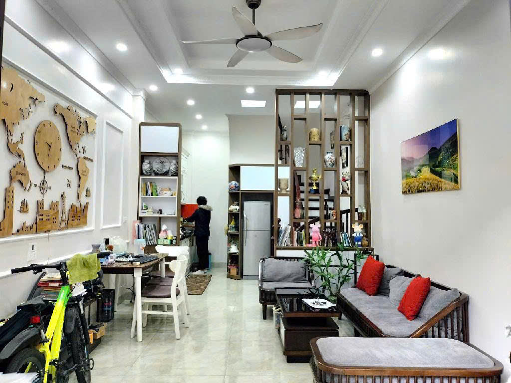 HIẾM! NHÀ MẶT NGÕ HỒNG TIẾN, THÔNG TỨ TUNG - 34 m2  - 3PN-NHỈNH 8 TỶ - Ảnh chính