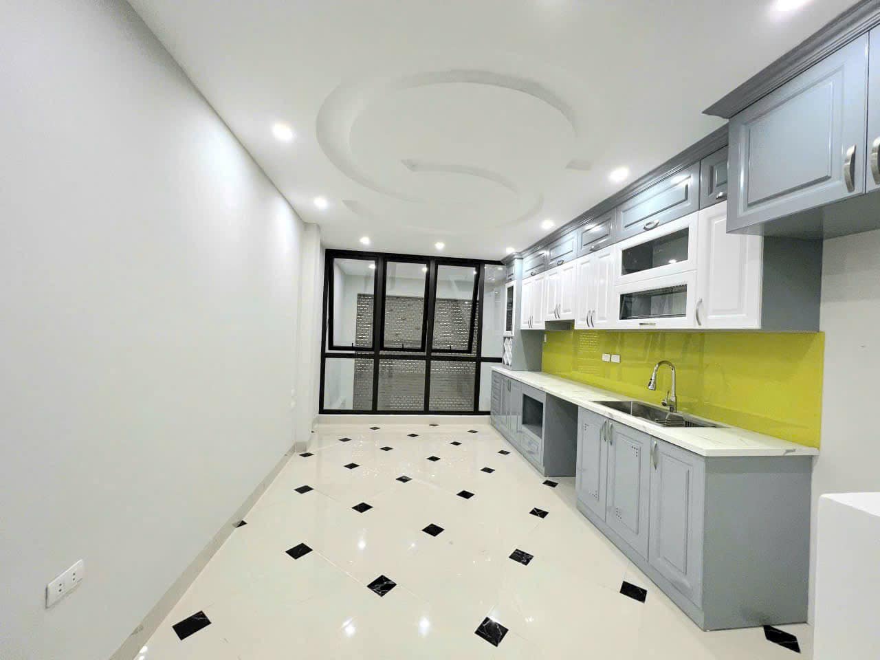 BÁN NHÀ KIM GIANG THANH XUÂN 8.5 TỶ 38M ĐẬP HỘP MỚI ĐẸP 1 CĂN ĐỘC LẬP THANG MÁY 20M Ô TÔ - Ảnh 1