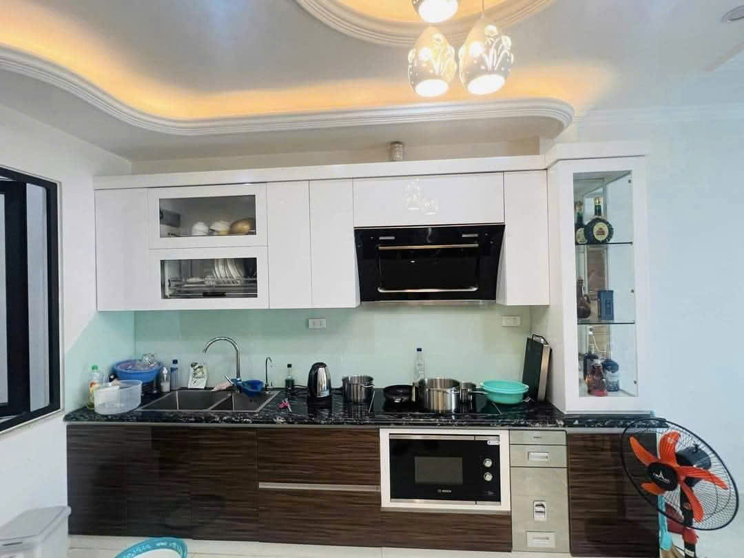 BÁN NHÀ TRẦN QUỐC HOÀN, PHÂN LÔ, ÔTÔ ĐỖ 2 ĐẦU, VỈA HÈ, KINH DOANH ĐỈNH, 41M2 x 5 TẦNG, GIÁ 13 TỶ 750 - Ảnh 1