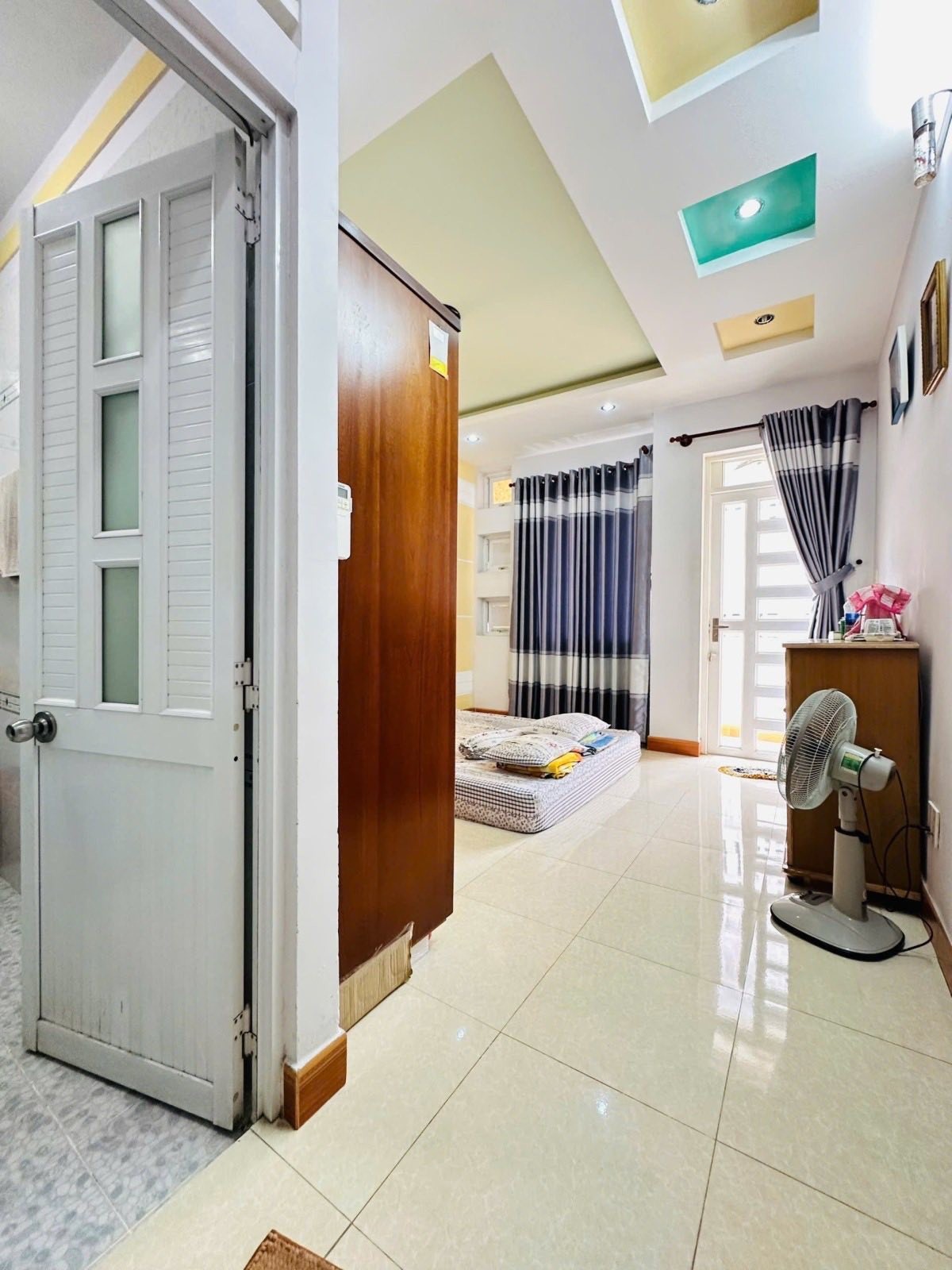 BÁN NHÀ NGAY CHỢ HẠNH THÔNG TÂY - HXH -NHÀ  MỚI ĐẸP Ở NGAY - 70M2 (4x17.5) - 4 TẦNG - 4 PHÒNG , SỔ - Ảnh 3