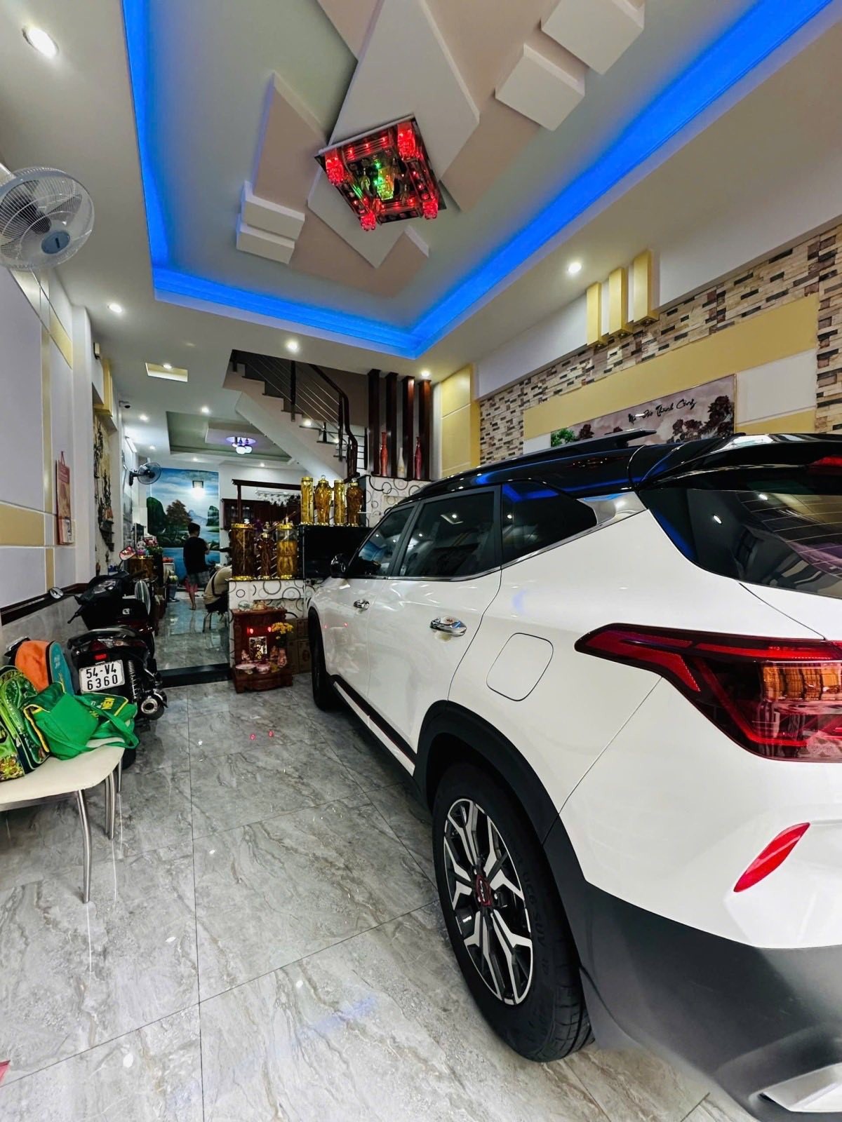 BÁN NHÀ NGAY CHỢ HẠNH THÔNG TÂY - HXH -NHÀ  MỚI ĐẸP Ở NGAY - 70M2 (4x17.5) - 4 TẦNG - 4 PHÒNG , SỔ - Ảnh 1